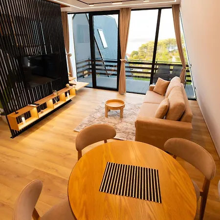 ヴィラ Lakeside *