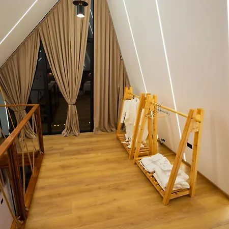 ヴィラ Lakeside Široka