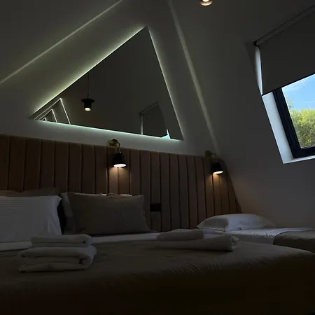 ヴィラ Lakeside Široka