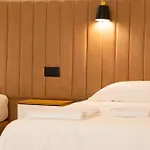 Lakeside & Jacuzzi Villa