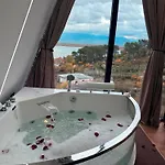 Lakeside & Jacuzzi Villa