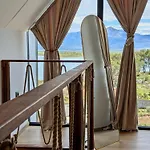 Lakeside & Jacuzzi Villa Široka