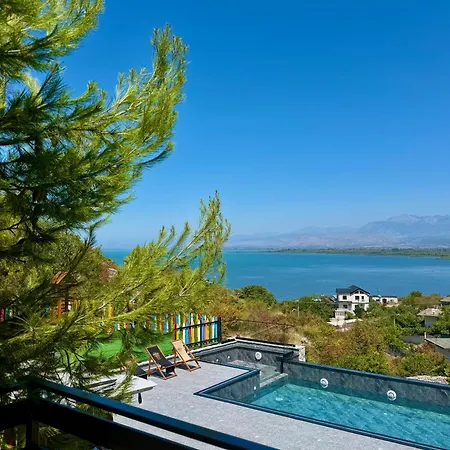 Lakeside Villas&jacuzzi Villa