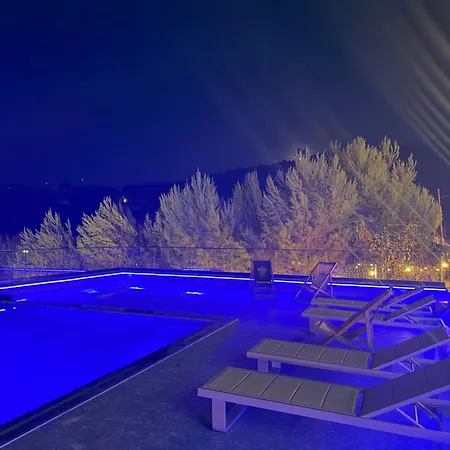 Lakeside Villas&jacuzzi Villa Široka