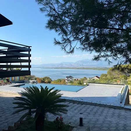 Lakeside Villas&jacuzzi Villa Široka